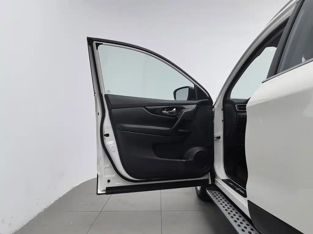 Nissan Qashqai — миниатюра 8