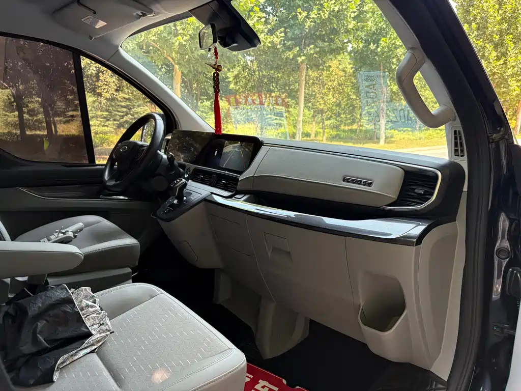 Ford Transit 2024 2.0T AT Luxury 6-9 мест