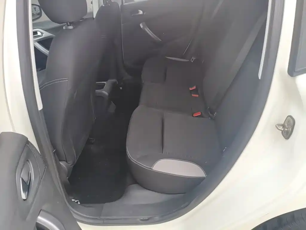 Peugeot 2008 — миниатюра 17