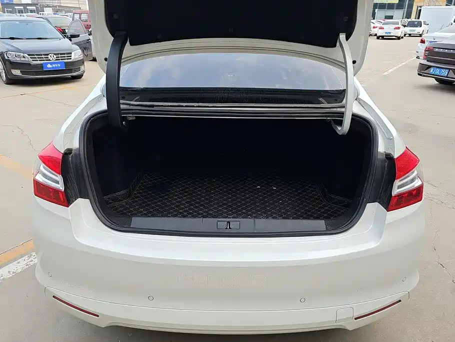 Peugeot 408 — миниатюра 4