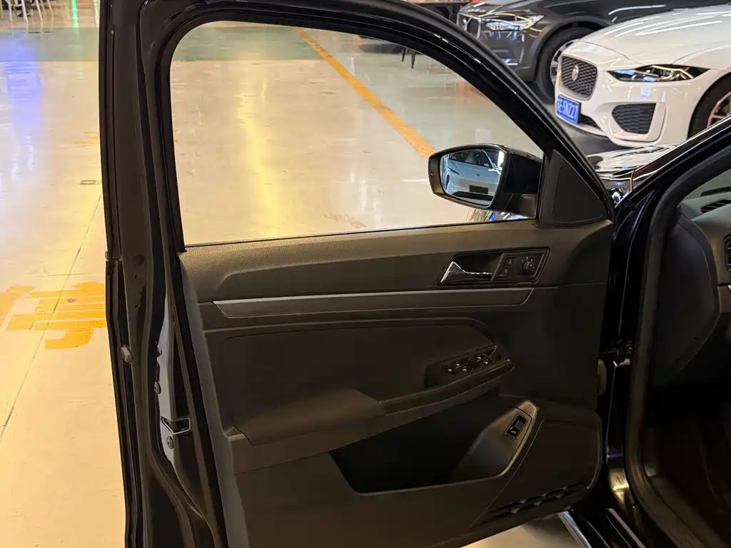 Volkswagen Lavida — миниатюра 4