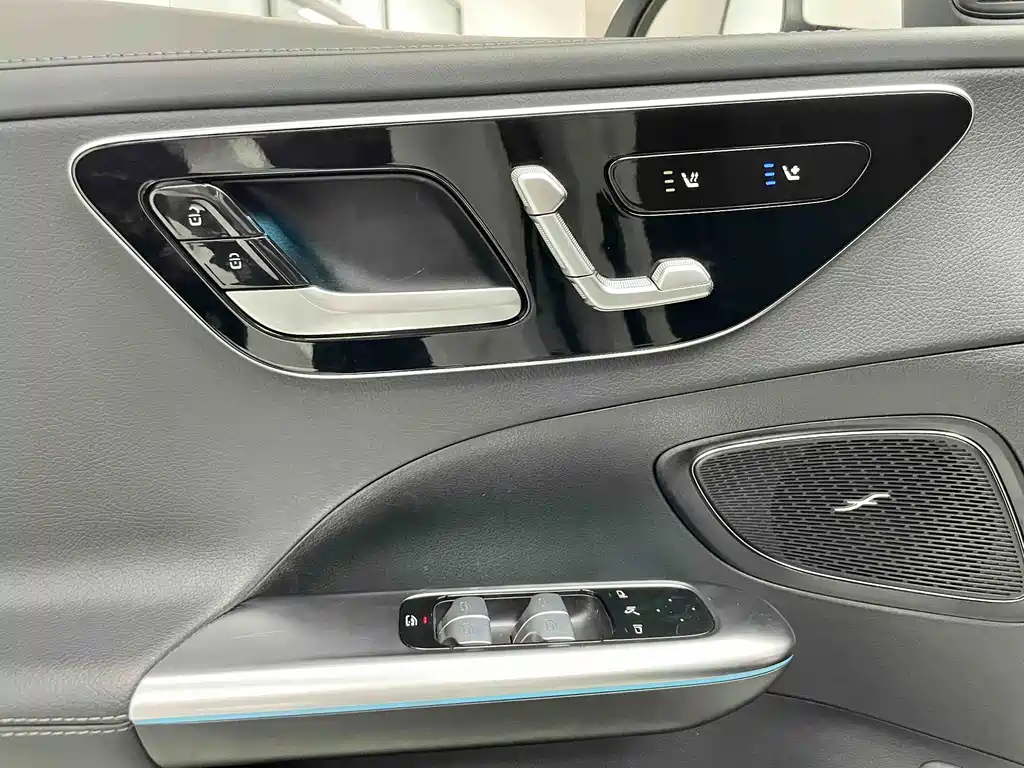 Mercedes-Benz C-Class — миниатюра 13