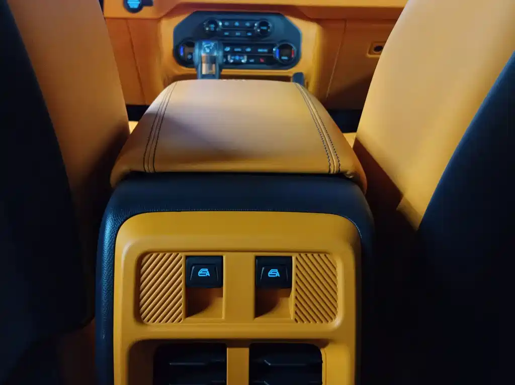 Ford Bronco — миниатюра 7