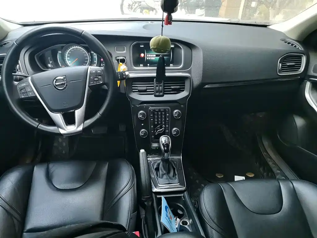 Volvo V40 — миниатюра 10