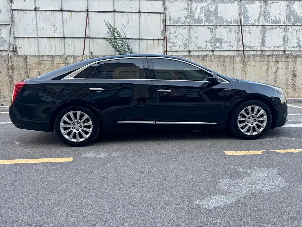 CADILLAC XTS
