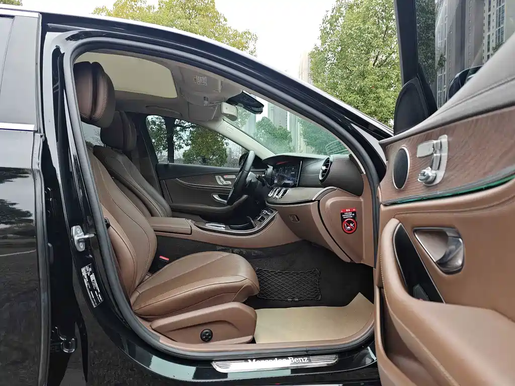 Mercedes-Benz E-Class — миниатюра 12