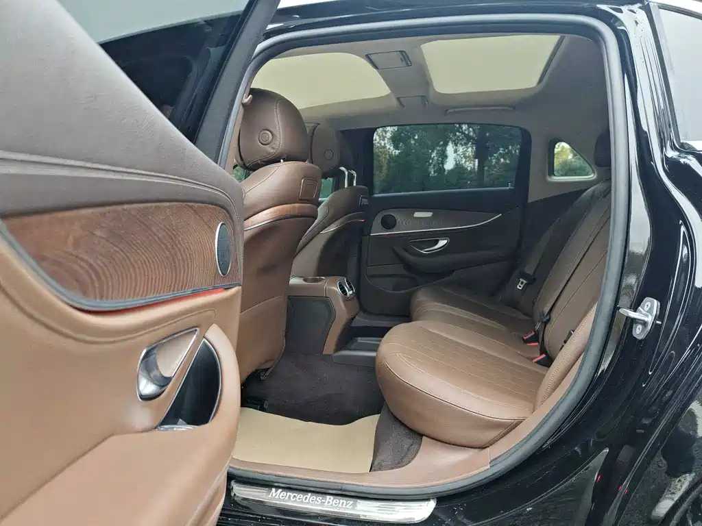 Mercedes-Benz E-Class — миниатюра 6