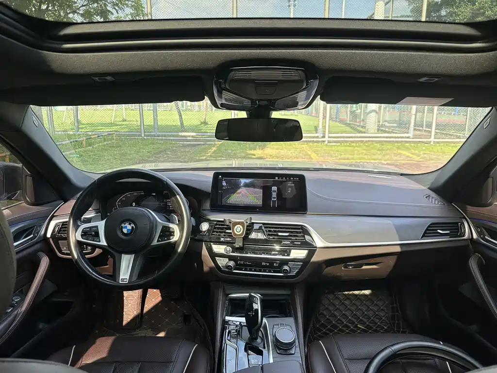 BMW 5 Series — миниатюра 6