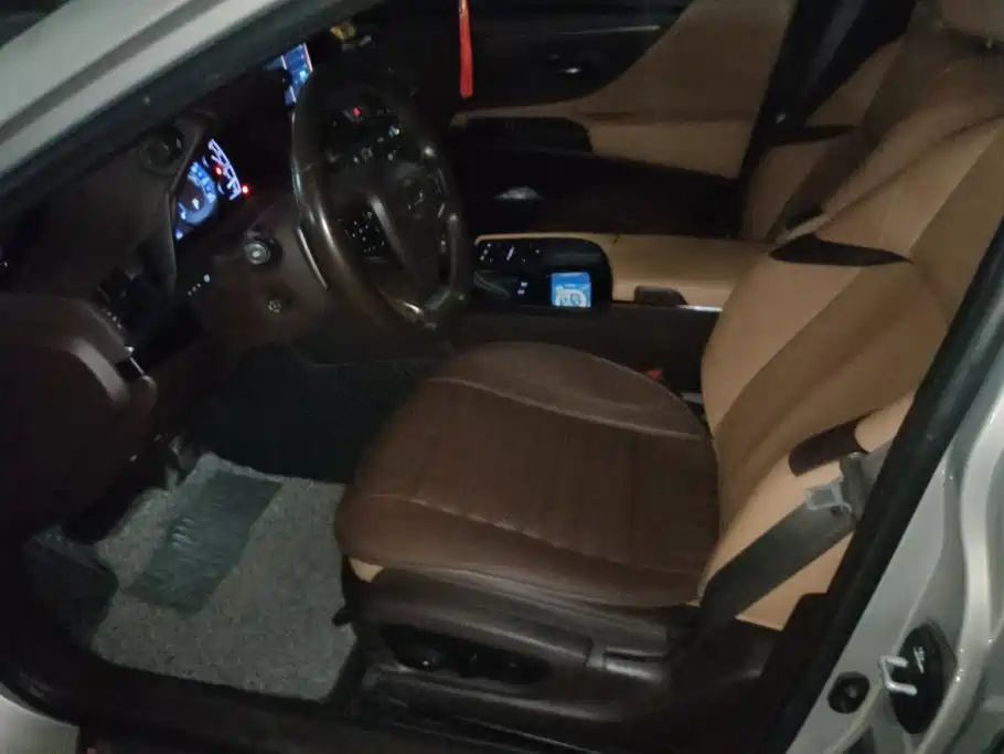Lexus ES — миниатюра 9