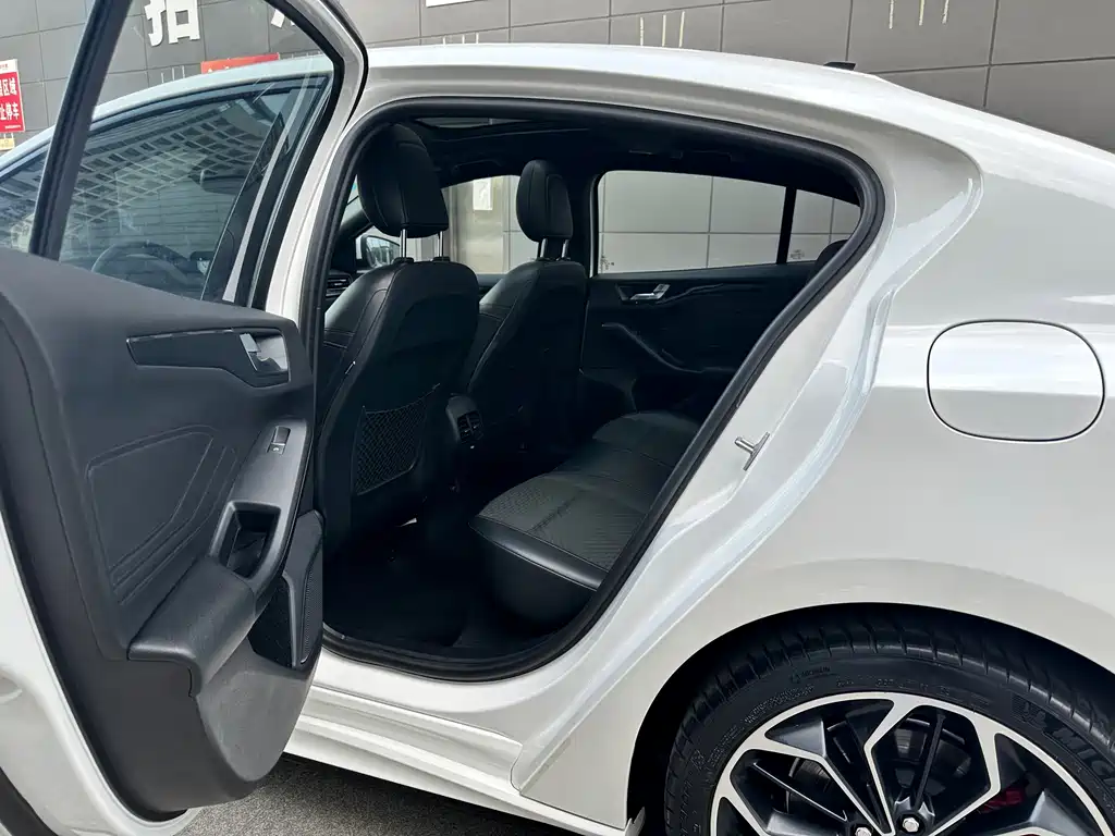 Ford Focus — миниатюра 10