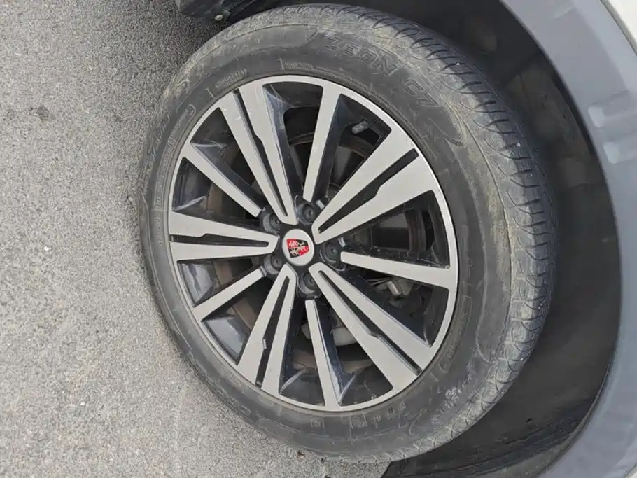 Roewe RX5 — миниатюра 6