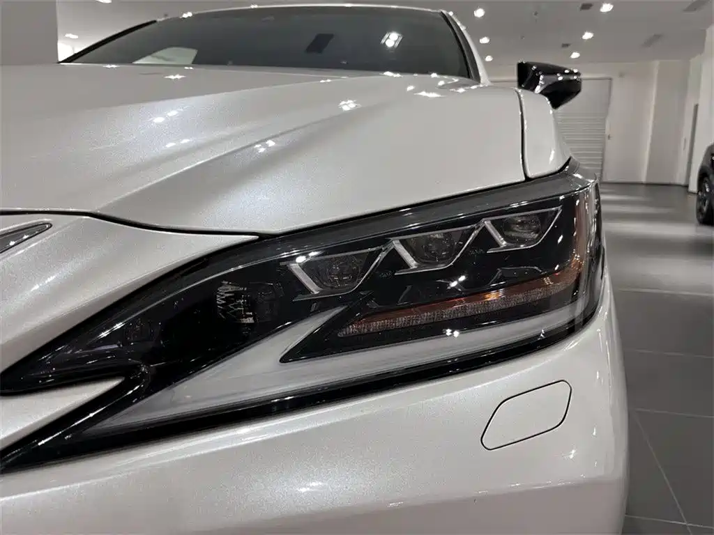 Lexus ES — миниатюра 14