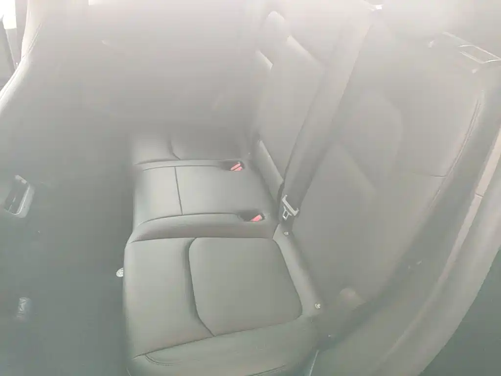 Tesla Model Y — миниатюра 17