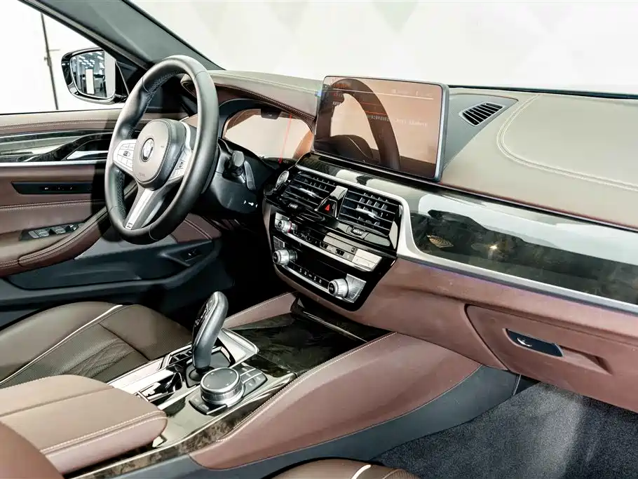 BMW 5 Series — миниатюра 17
