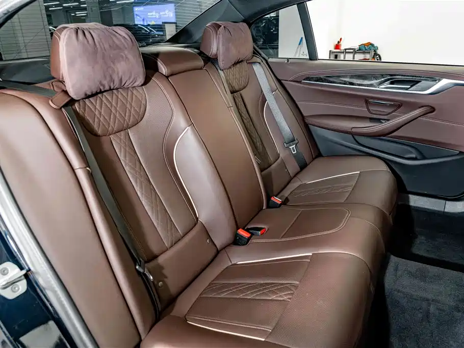 BMW 5 Series — миниатюра 22