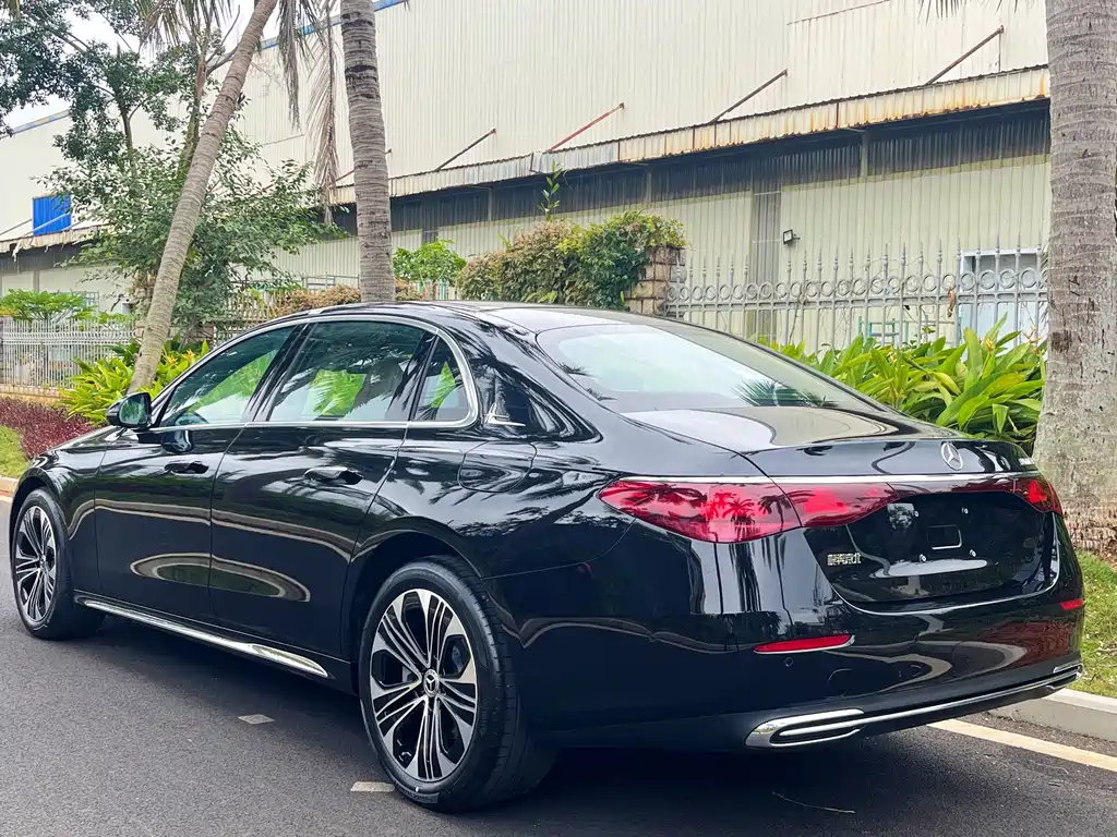 MERCEDES-BENZ E CLASS