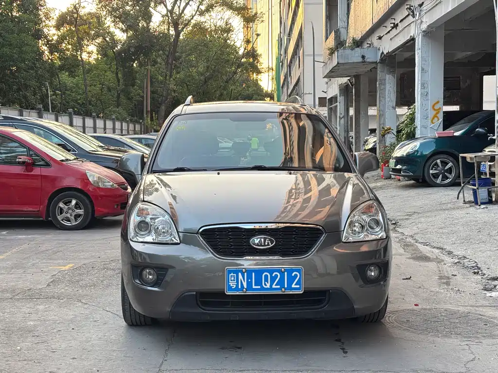Kia Carens — миниатюра 2
