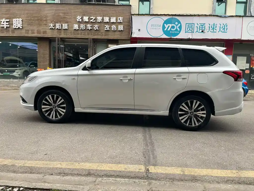 Mitsubishi Outlander 2020 2.0L 5 мест