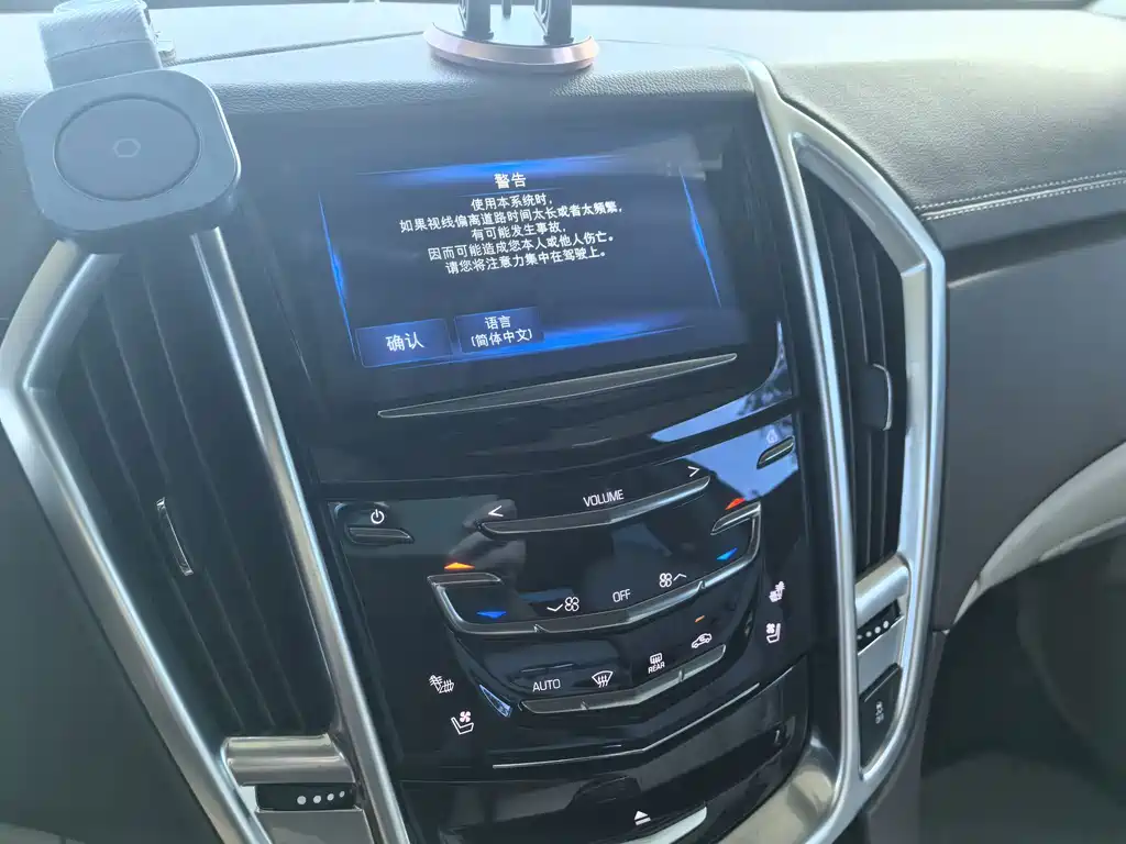 Cadillac SRX — миниатюра 8