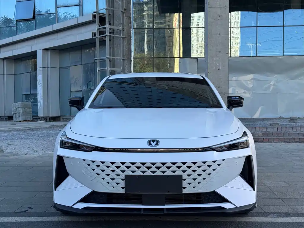 Changan UNI-V iDD — миниатюра 2