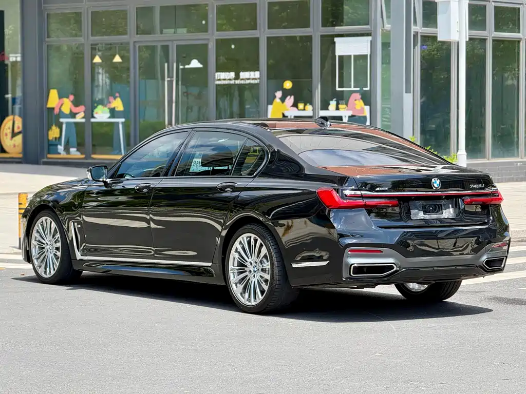 BMW 7 Series — миниатюра 9