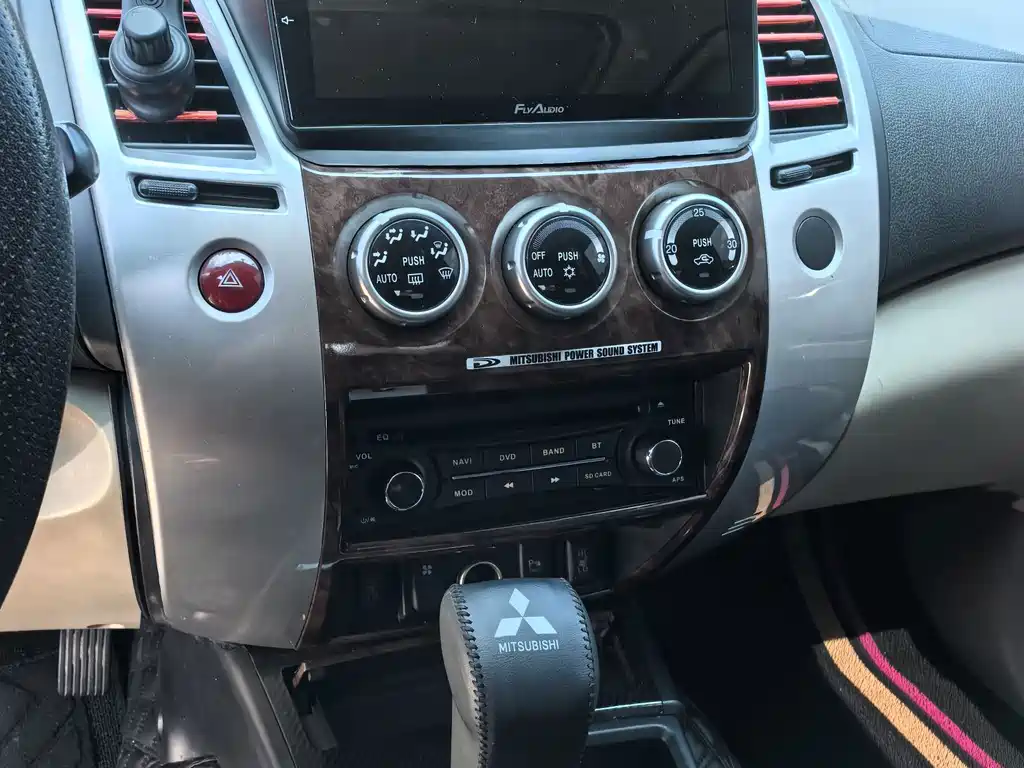 Mitsubishi Pajero Sport — миниатюра 9