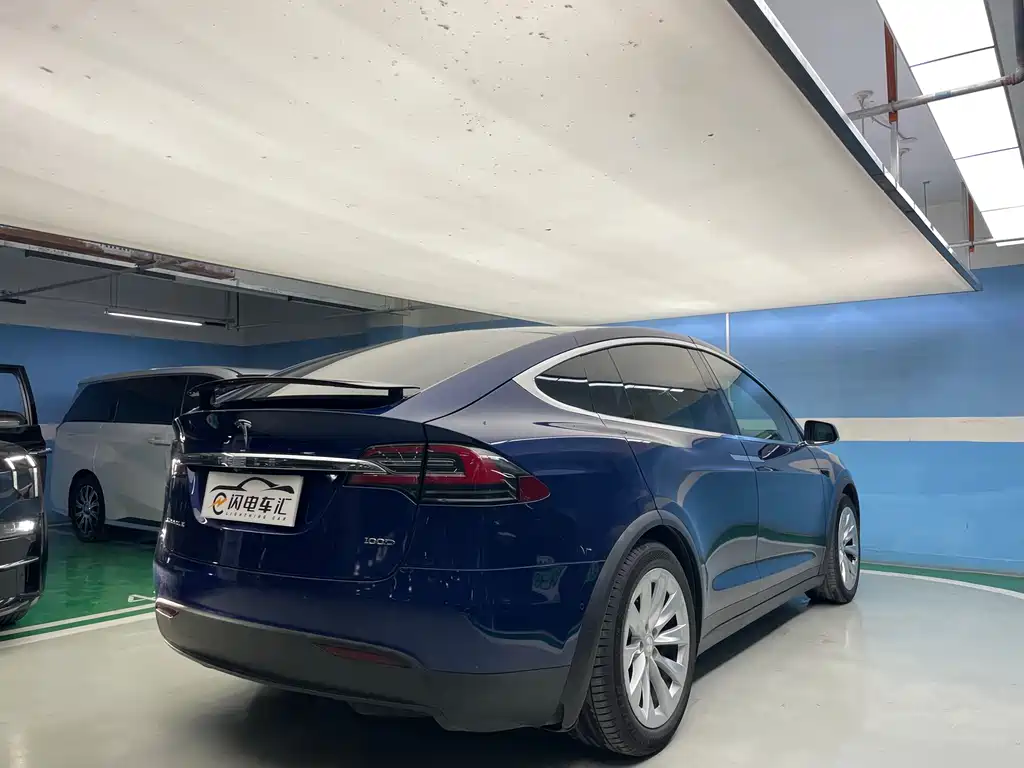 TESLA MODEL X