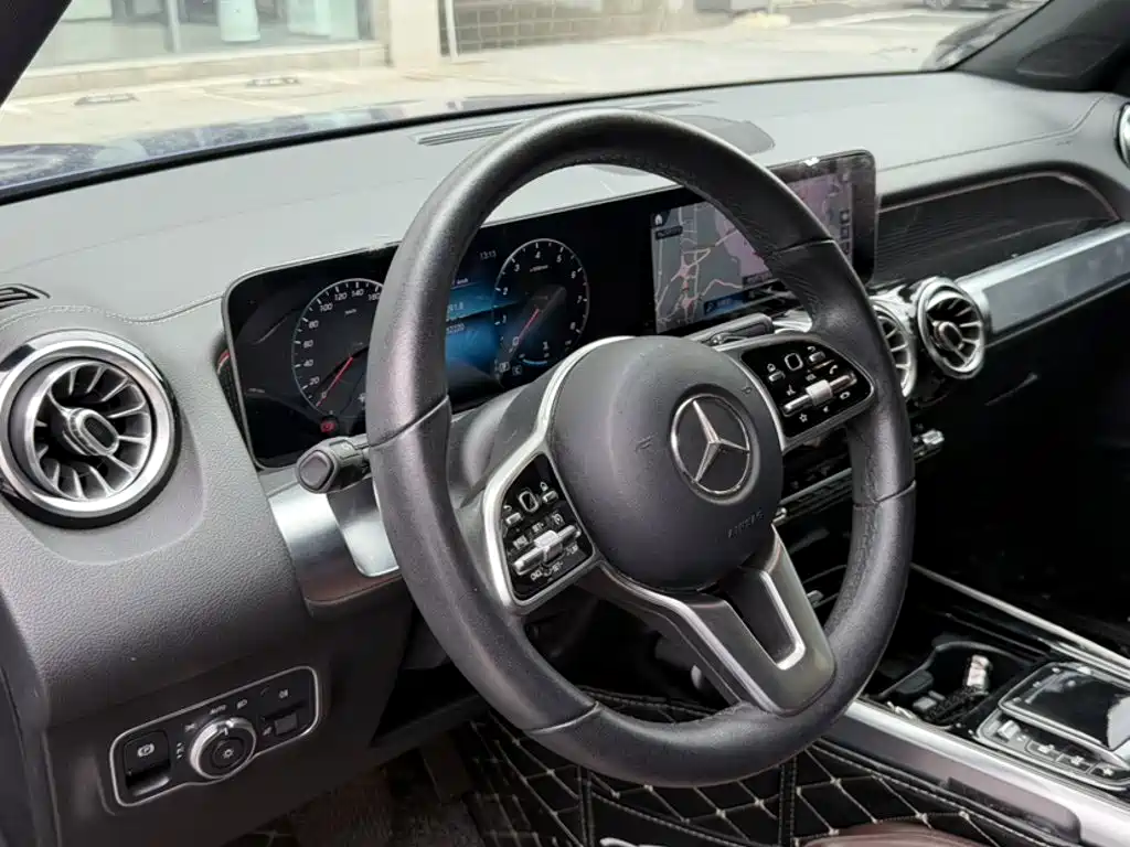 Mercedes-Benz GLB — миниатюра 17
