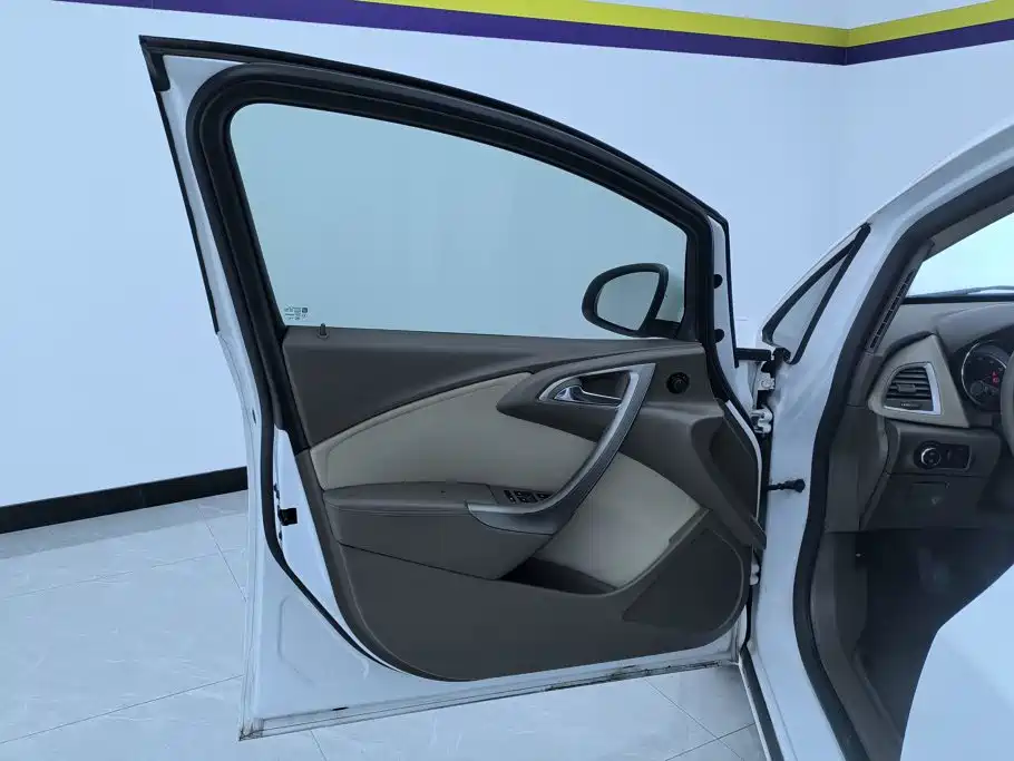Buick Excelle — миниатюра 7