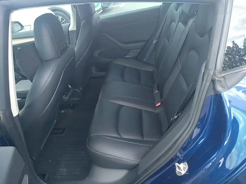 Tesla Model 3 — миниатюра 17