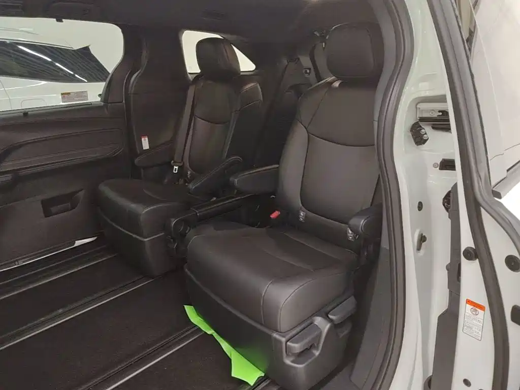 Toyota Granvia — миниатюра 17