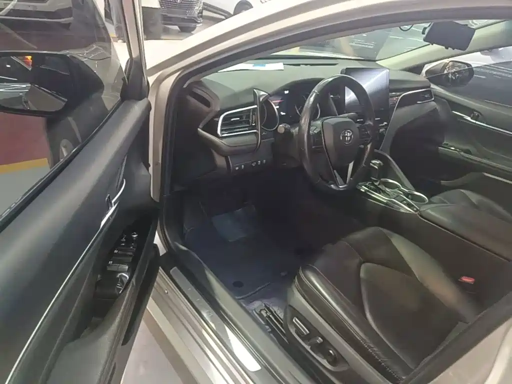 Toyota Camry — миниатюра 16