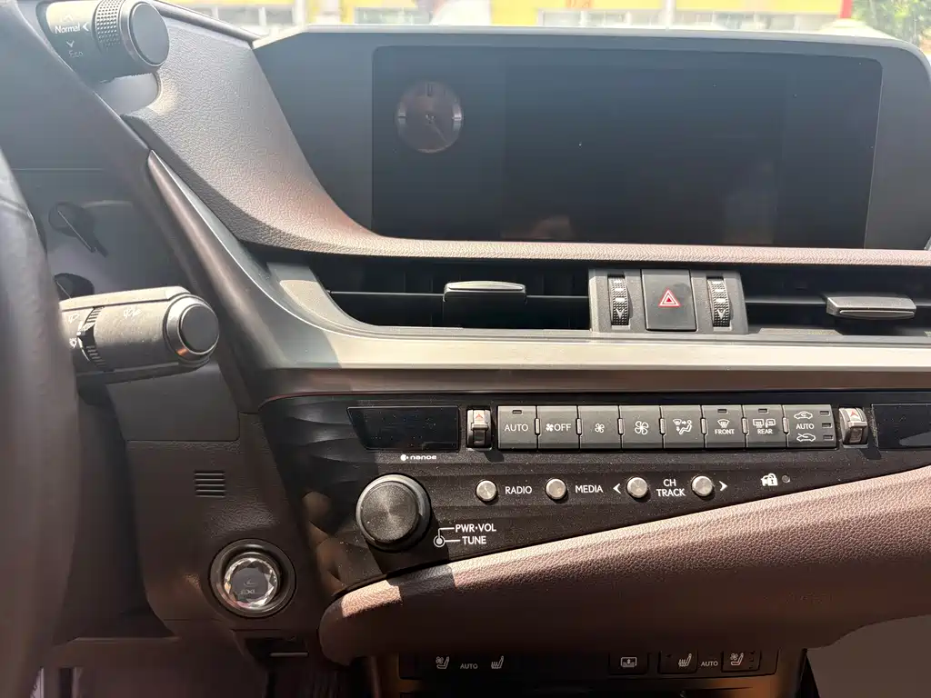 Lexus ES 2018 200 Luxury V