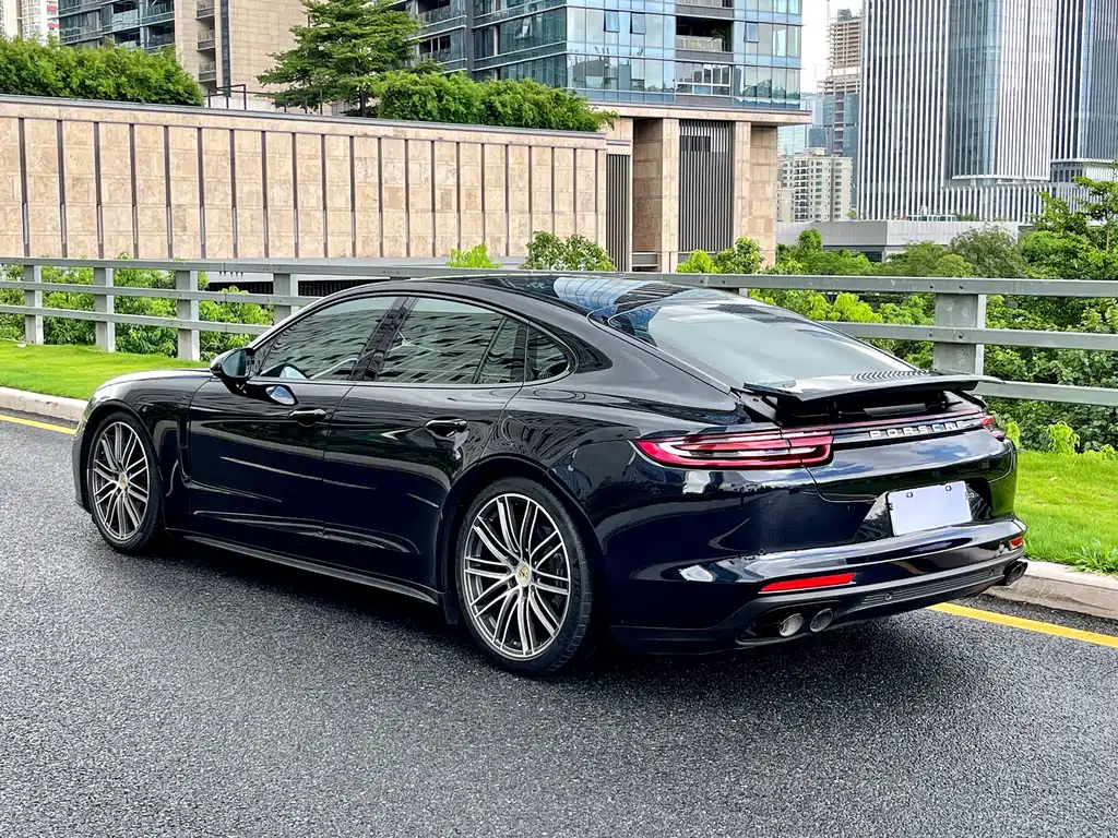 PORSCHE PANAMERA