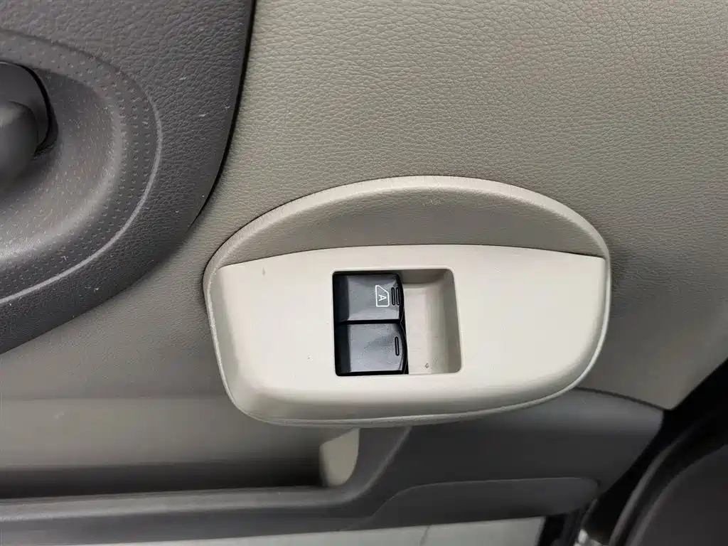 Nissan NV200 2014 1.6L CVT Luxury IV