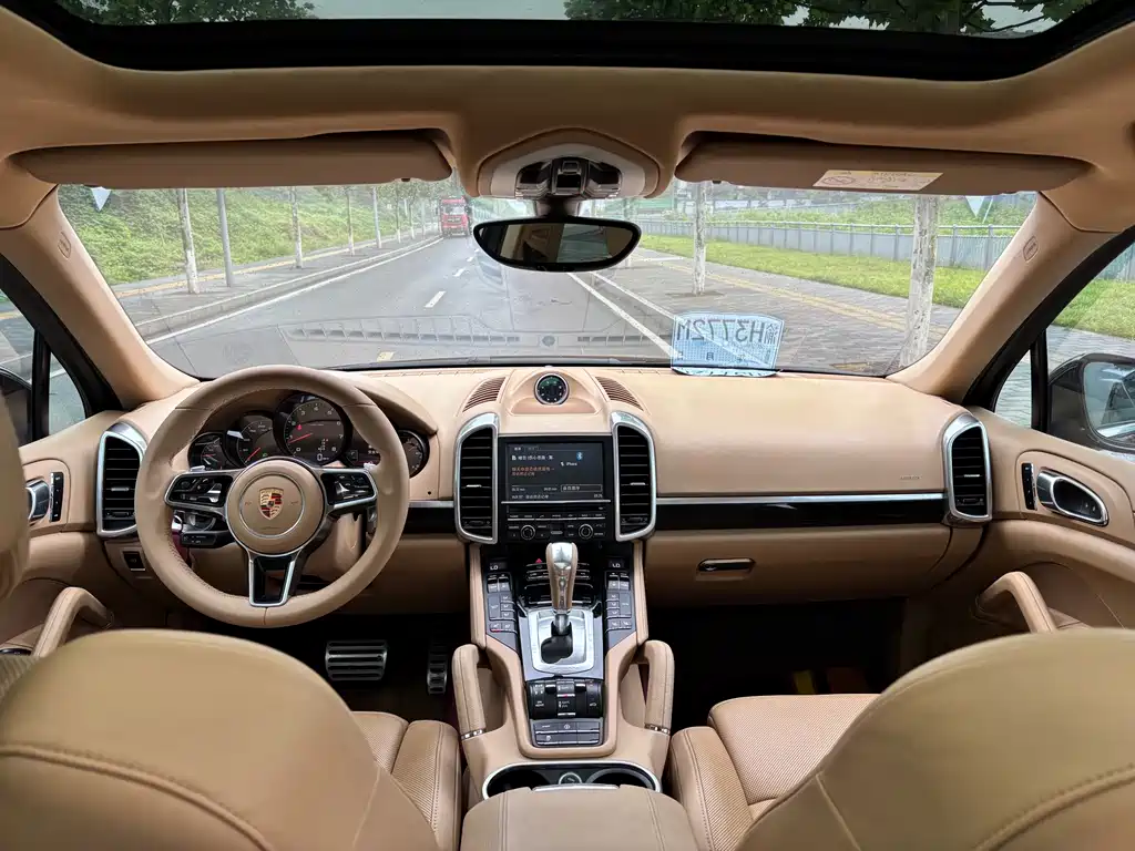 Porsche Cayenne — миниатюра 9