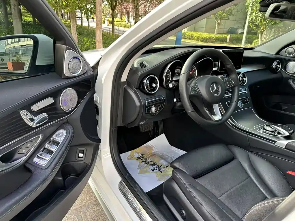 Mercedes-Benz C-Class — миниатюра 4