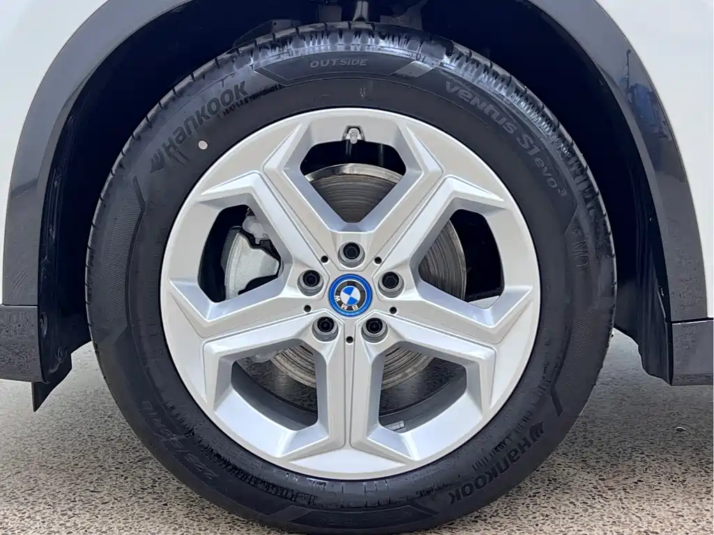 BMW iX1 2025 eDrive25L X