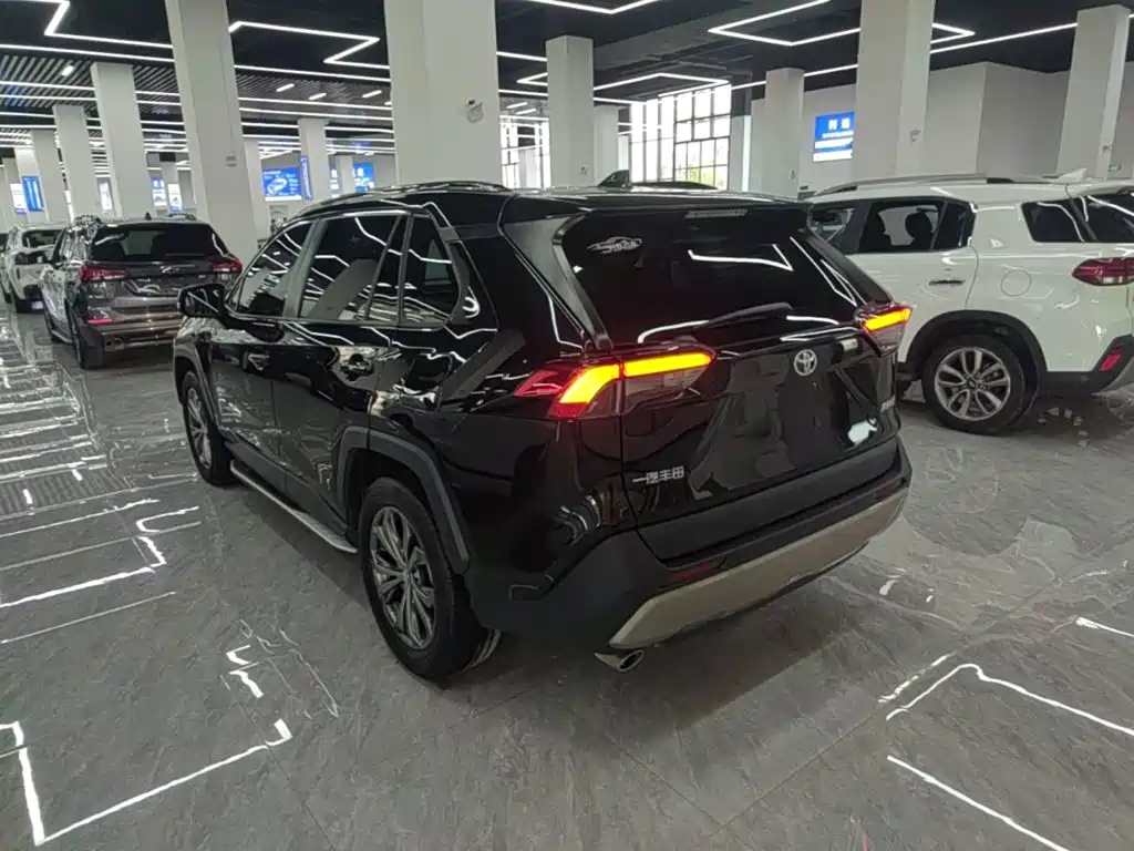 Toyota RAV4 — миниатюра 5