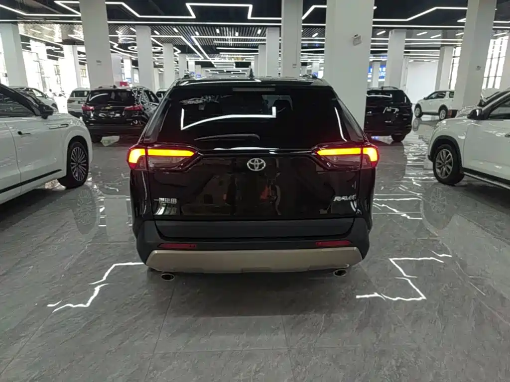 Toyota RAV4 — миниатюра 6