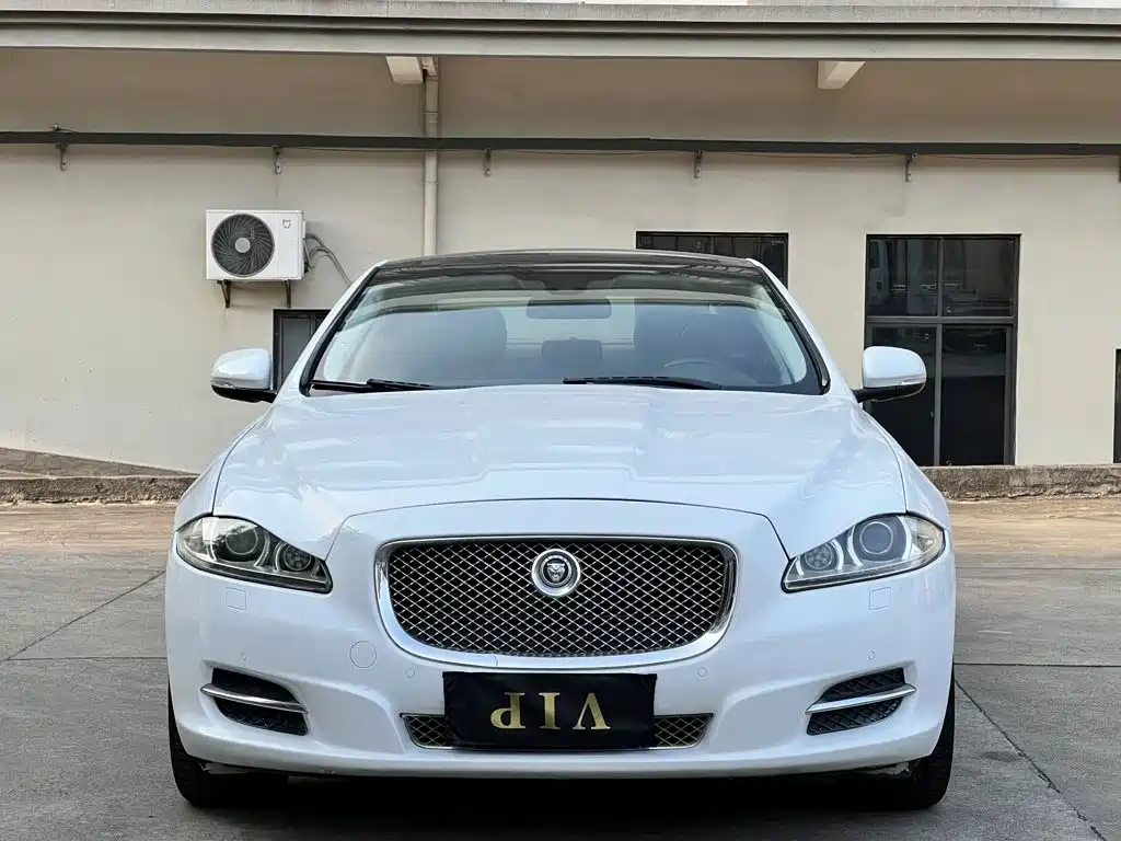 Jaguar XJ — миниатюра 2