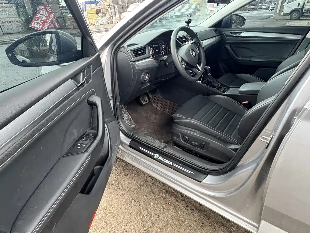 Skoda Superb — миниатюра 8