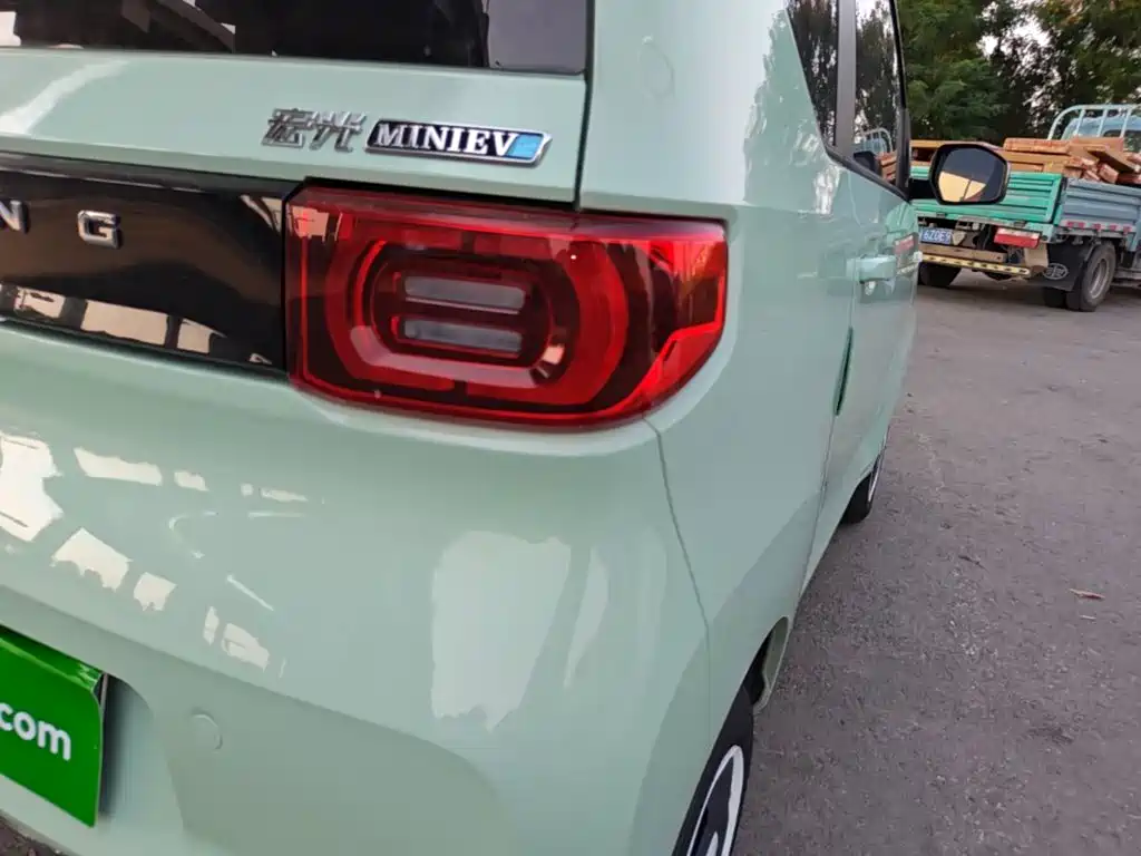 Wuling MINIEV — миниатюра 8