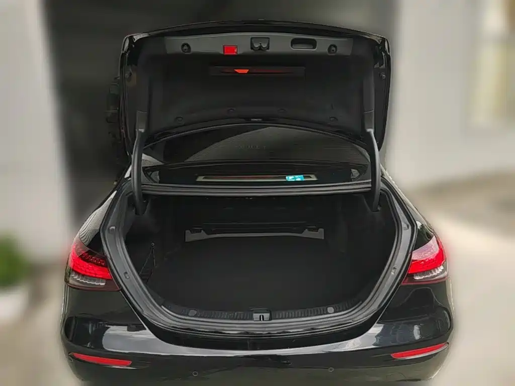 Mercedes-Benz E-Class — миниатюра 24
