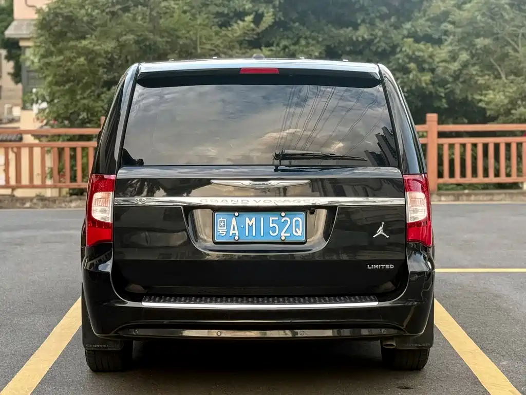 Chrysler Grand Voyager (Import) — миниатюра 9