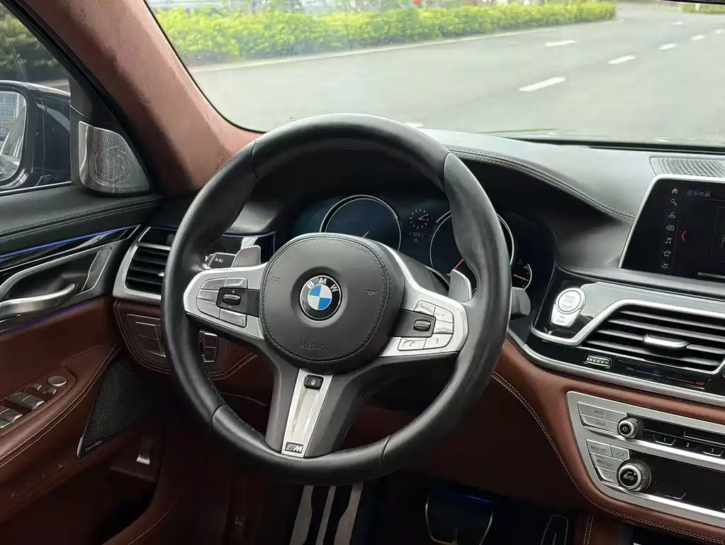 BMW 7 Series — миниатюра 20