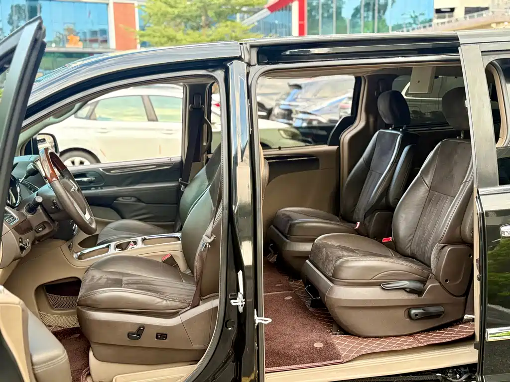 Chrysler Grand Voyager (Import) — миниатюра 16