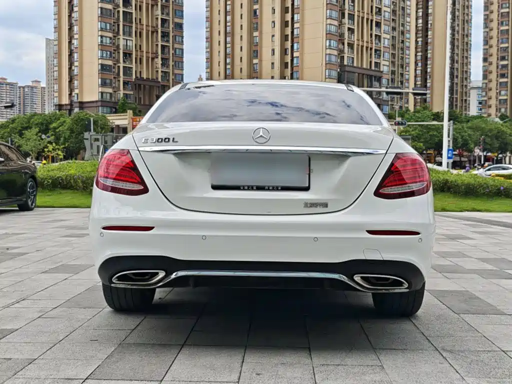 Mercedes-Benz E-Class — миниатюра 16