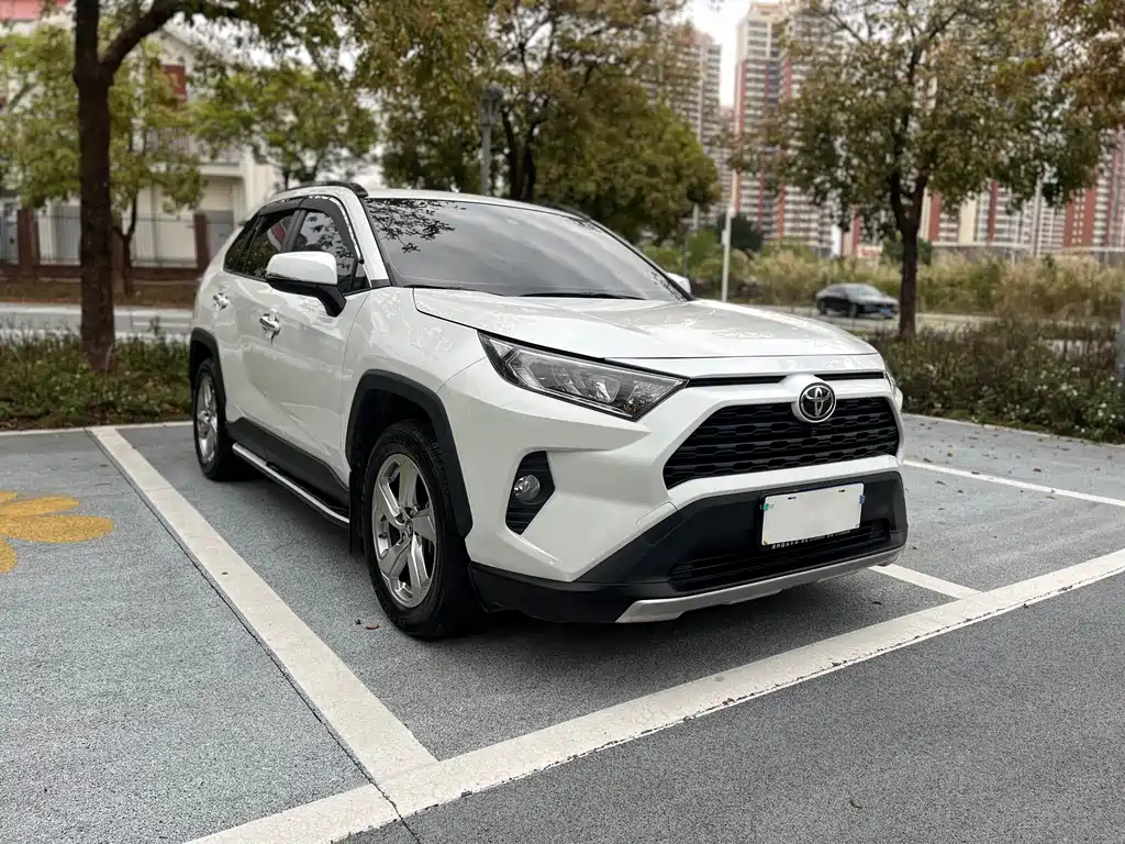 Toyota RAV4 — миниатюра 3