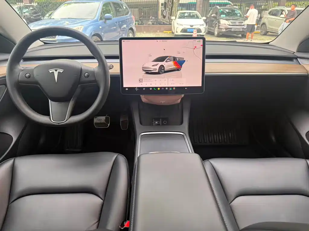 Tesla Model 3 — миниатюра 12